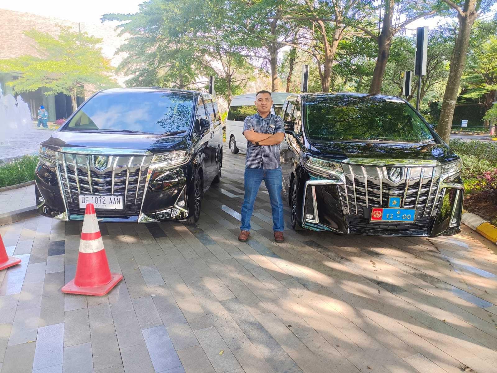 Rental Mobil Lampung CV AFIA JAYA ABADI CV AFIA JAYA ABADI Rental AFIA Mobil Alphard Lampung