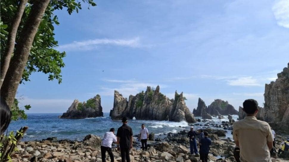 Lokasi Pantai Gigi Hiu Lampung 6