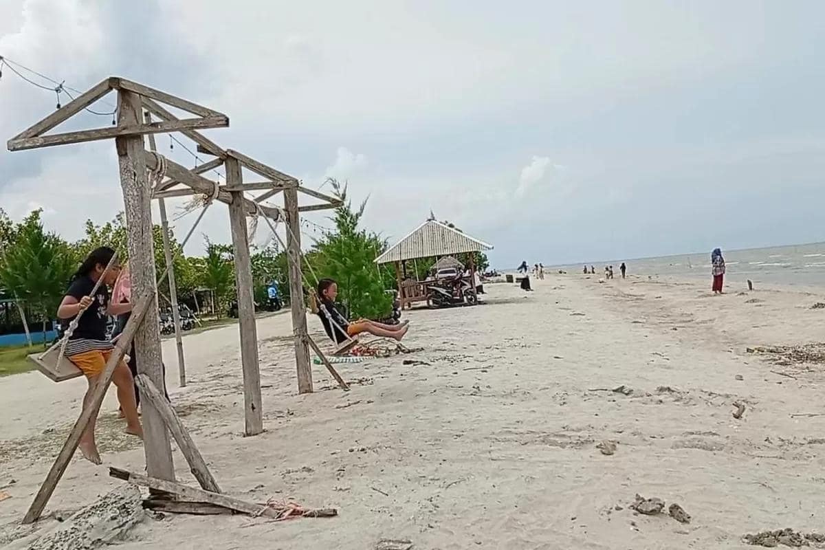 Pantai Mutiara Baru Lampung Timur, Wisata Pantai dengan Suasana Alami