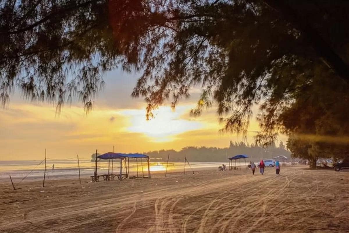 Pantai Cemara Kalianda: Pantai Tenang di Merak Belantung yang Enak Buat Healing Tipis-Tipis 7