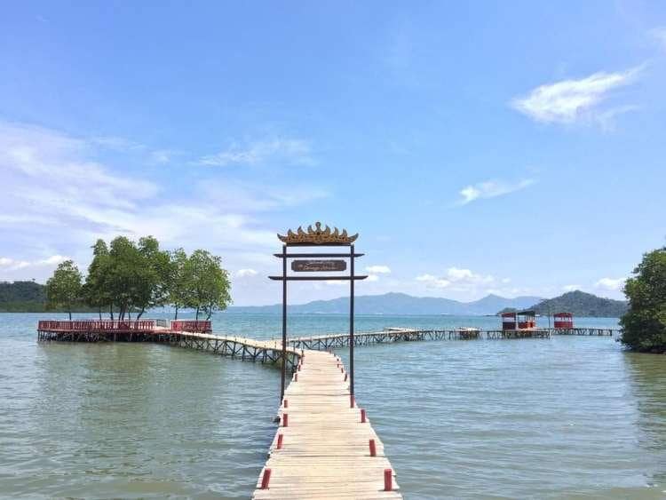 Rental Mobil untuk Wisata Pantai Dewi Mandapa Lampung 5