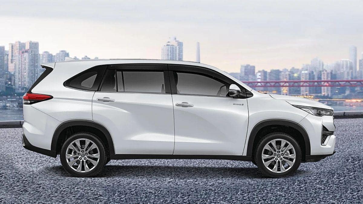 Desain dan Dimensi Toyota Innova Zenix 2